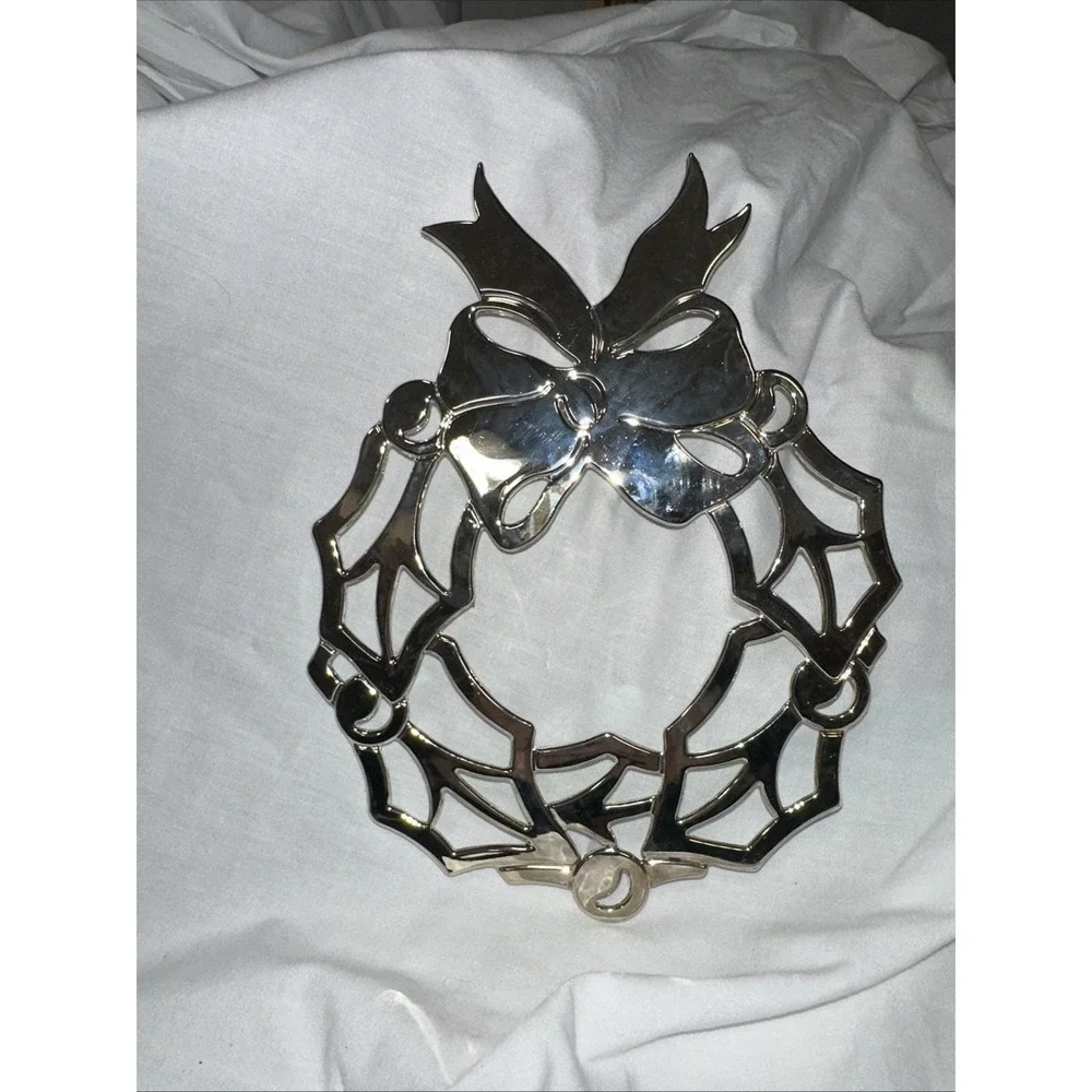 Silver‎ Played Wreath Trivet